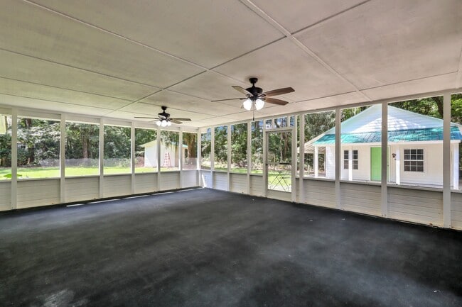 Building Photo - 298 Little Oak Rd