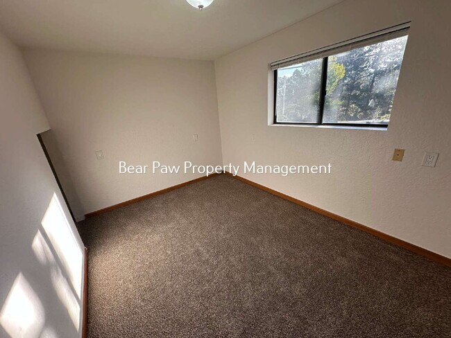 Building Photo - Two Bedroom, plus Office Duplex in North Evergreen!