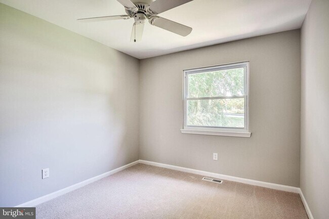 Building Photo - 5415 Helm Ct