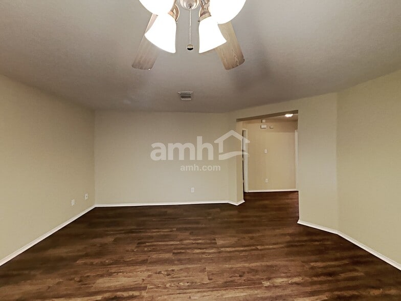 Building Photo - 10339 Manor Crk