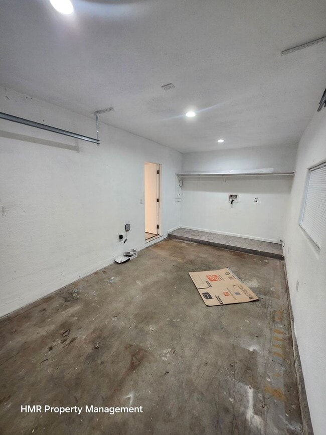 Building Photo - Beautiful remodel 3 bed 2 bath house