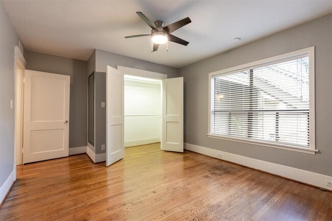 Building Photo - 2038 Bissonnet St
