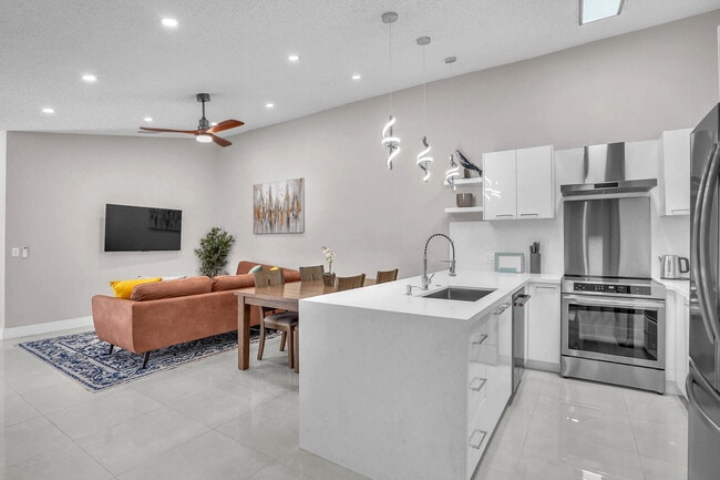 Building Photo - 1329 Periwinkle Pl