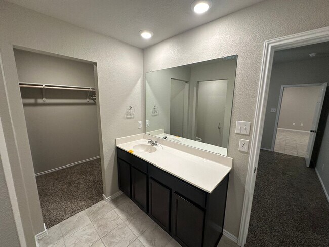 Building Photo - 5108 Karen Grn Dr