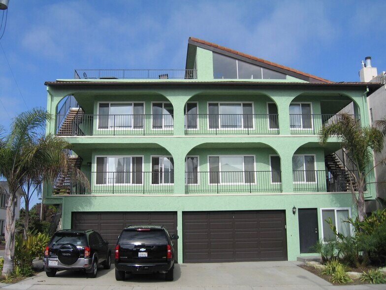 The complex- 4 total units - 306 4th St