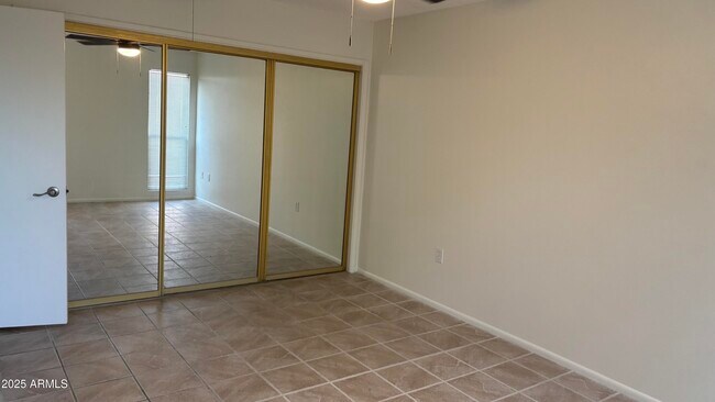 Building Photo - 9719 W Rolling Hills Dr