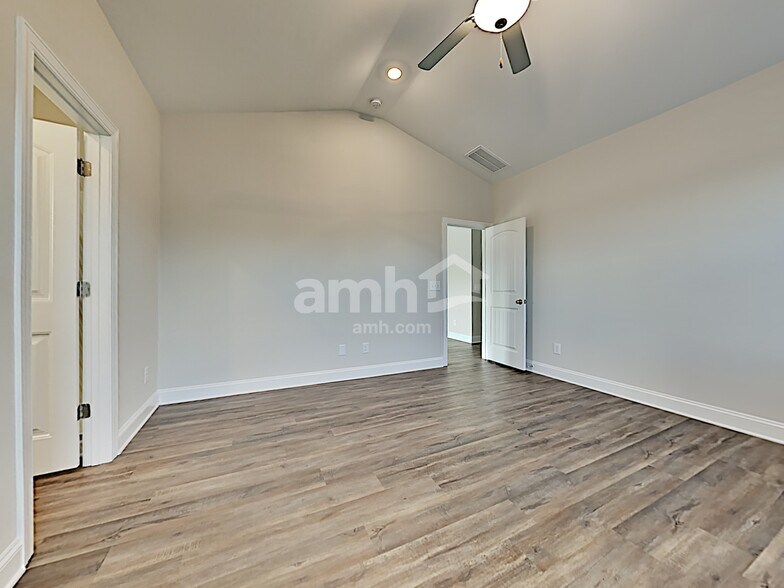 Building Photo - 190 Legacy Dr