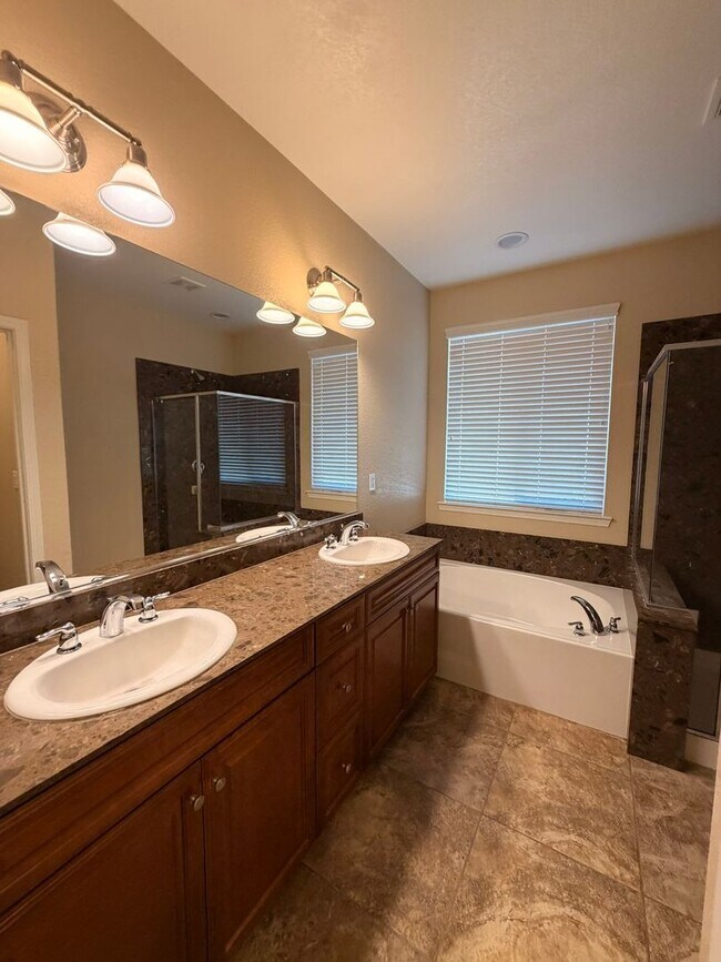 Building Photo - 10787 Grayslake Dr