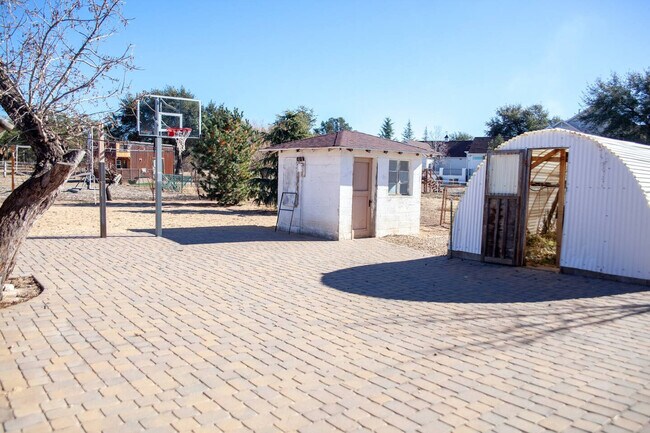Building Photo - 7625 N Williamson Valley Rd