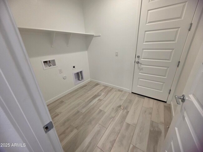 Building Photo - 16924 W Echo Ln