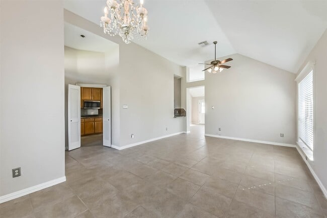 Building Photo - 2533 Potomac Dr