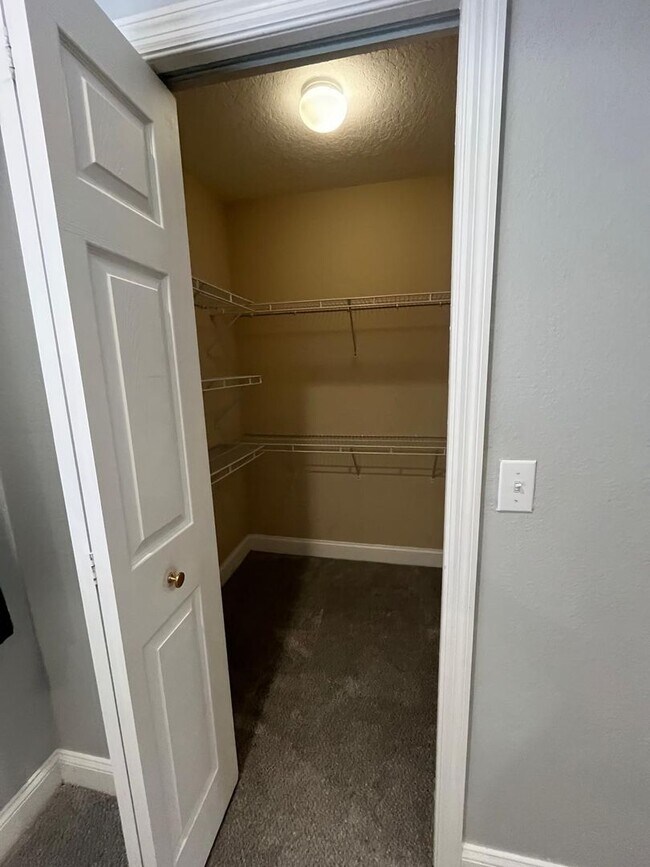 Building Photo - 410 Tradition Ln