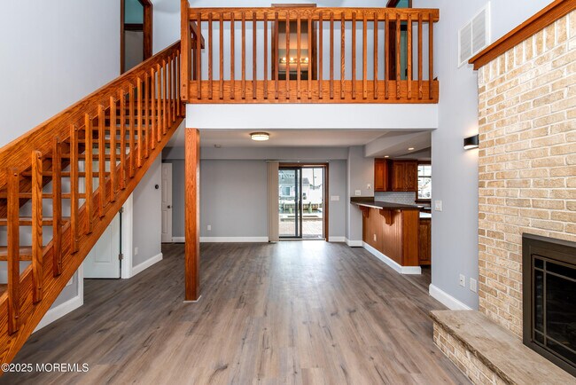 Building Photo - 813 Cable Dr