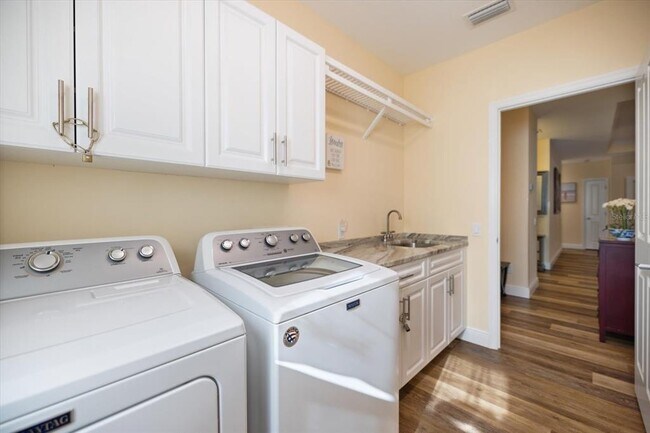 Building Photo - 2339 Datura St