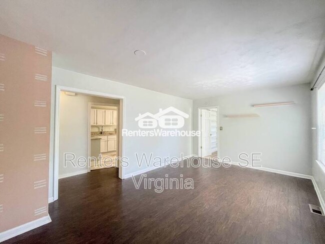 Building Photo - 3920 Davis St