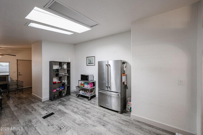 Building Photo - 11275 N 99th Ave