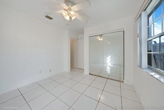 Building Photo - 2141 SW 23rd Ave