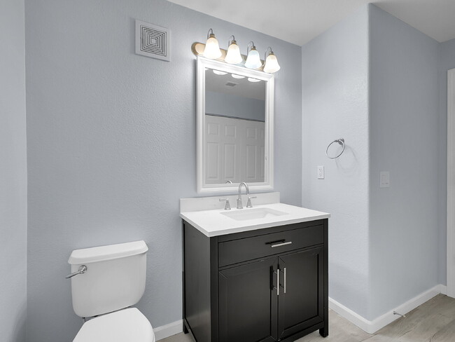 Building Photo - $1,745.95, Gorgeous 2-bed, 2-bath condo located in Aurora.