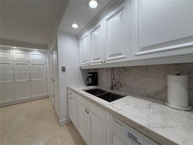 Building Photo - 1111 Crandon Blvd