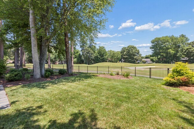 Building Photo - Gorgeous Home Ready for Move In