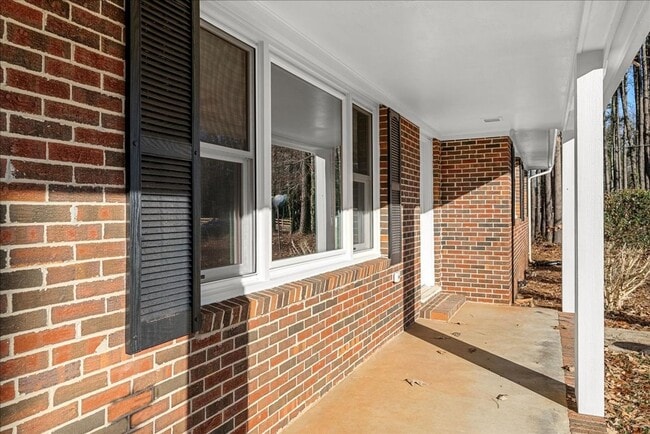 Building Photo - Lovely 3 Bedroom / 2 Bathroom Renovated Ranch Home for Rent
