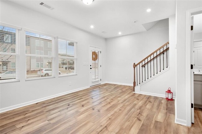 Building Photo - 616 Tiller Wy