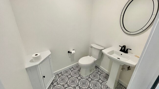 Building Photo - FULLY FURNISHED, STUNNING, BRAND NEW CONST...