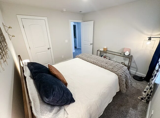 Building Photo - Spacious 4 Bedroom Home with Main-Level Primary and 2-Car Garage