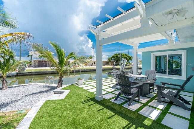 Building Photo - 1265 Holiday Dr