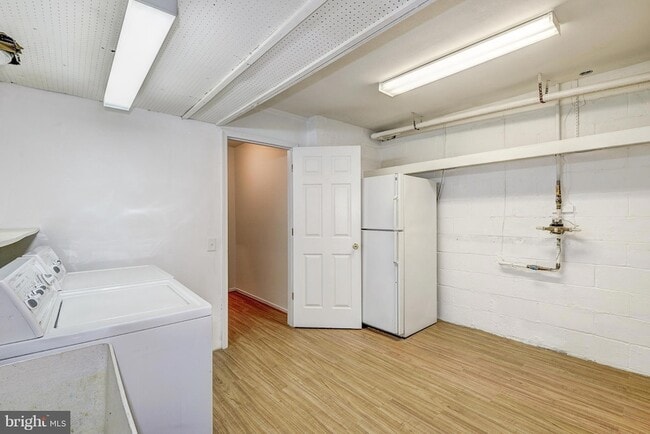 Building Photo - 1502 Farsta Ct