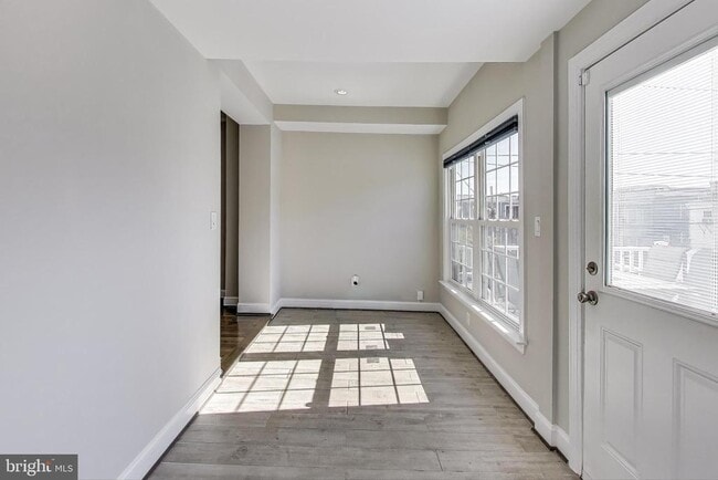 Building Photo - 317 Todd Pl NE