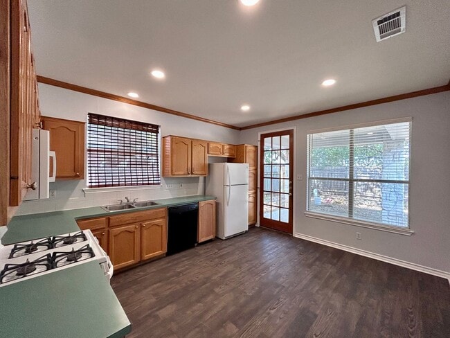 Building Photo - 4710 Sojourner St