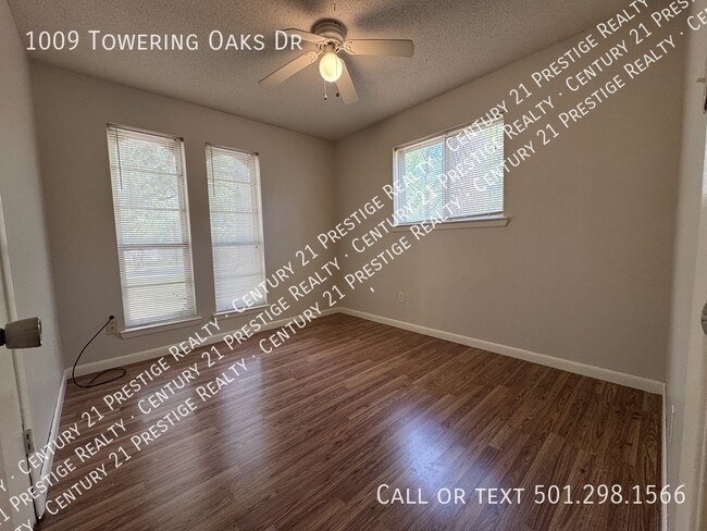 Building Photo - 1009 Towering Oaks Dr