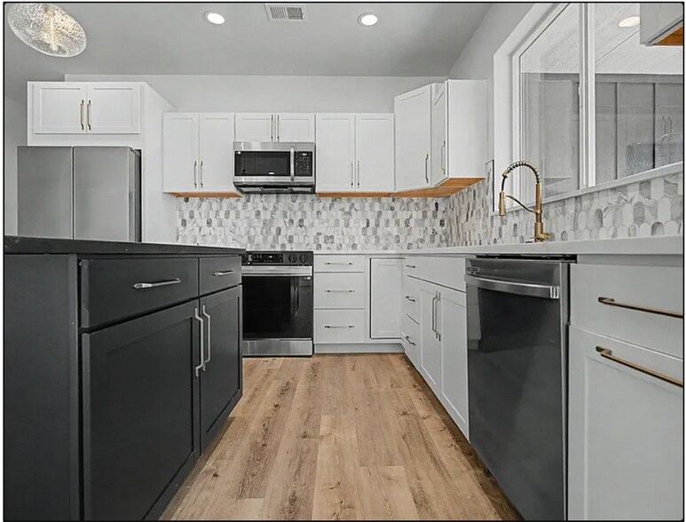 Kitchen - 2358 Green Apple Dr