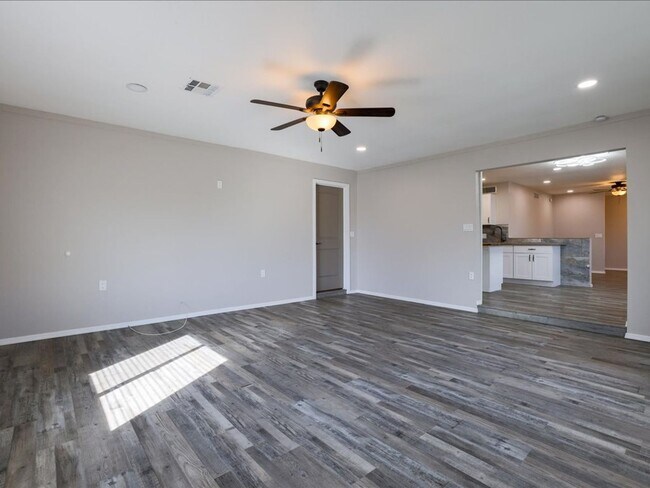 Building Photo - Spacious 4 Bedroom 2 Bathroom home with Private Pool & Arizona Room!