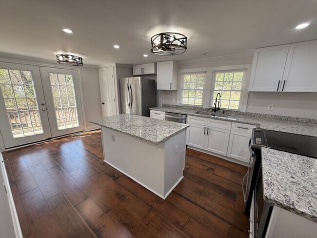 Building Photo - Country Charm Meets Modern Updates