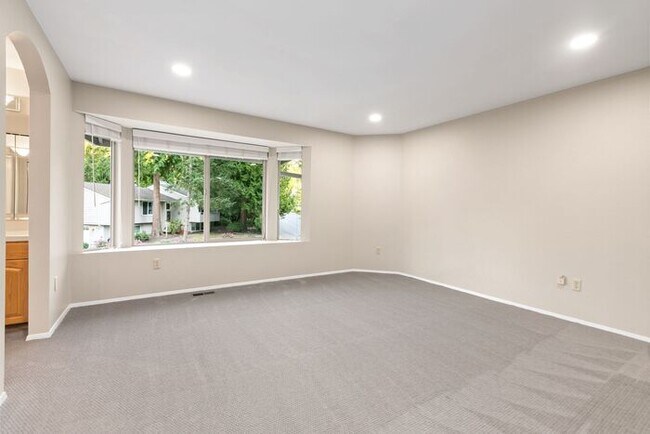 Building Photo - Air Conditioned Urban Retreat in Whispering Pines