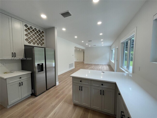 Building Photo - 936 S Alhambra Cir