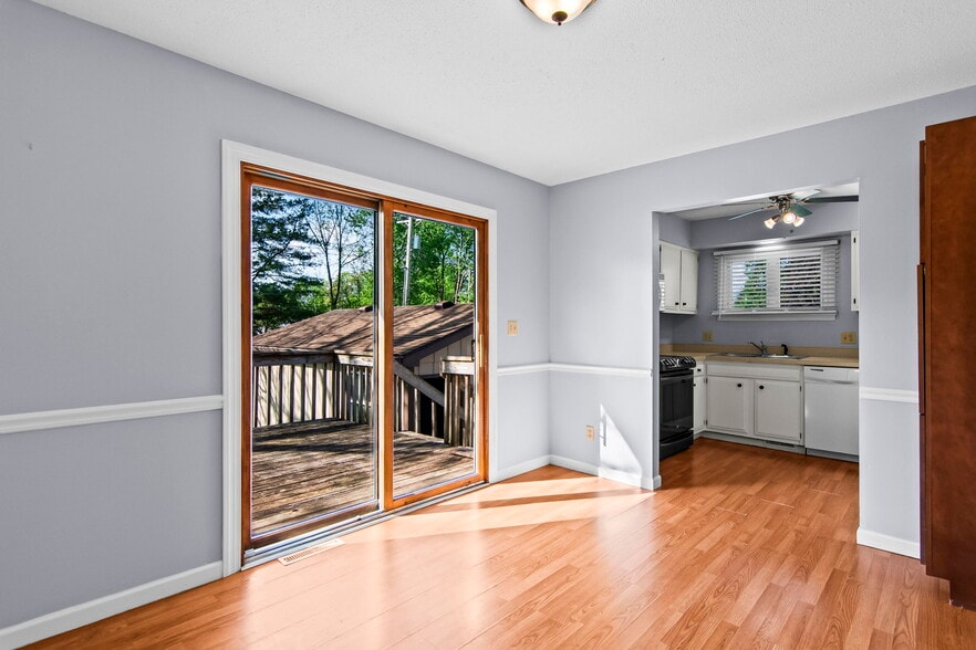 Building Photo - 204 Saxon Dr