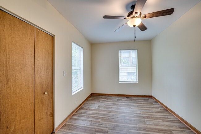 Building Photo - 407 Linden Ave