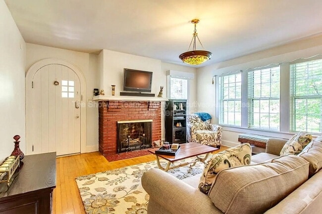 Building Photo - 438 McNabb Ave