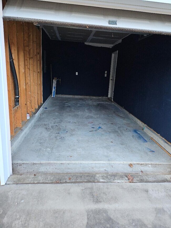 Building Photo - 1057 Dale Ave