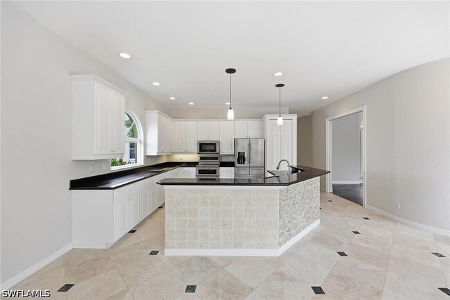 Building Photo - 25820 Creekbend Dr