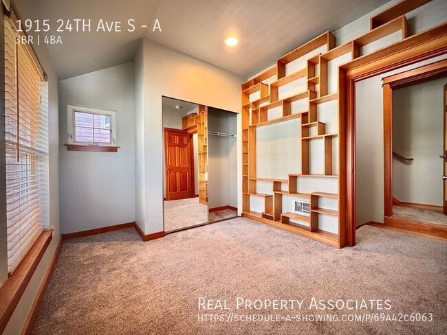 Building Photo - 1915 24th Ave S
