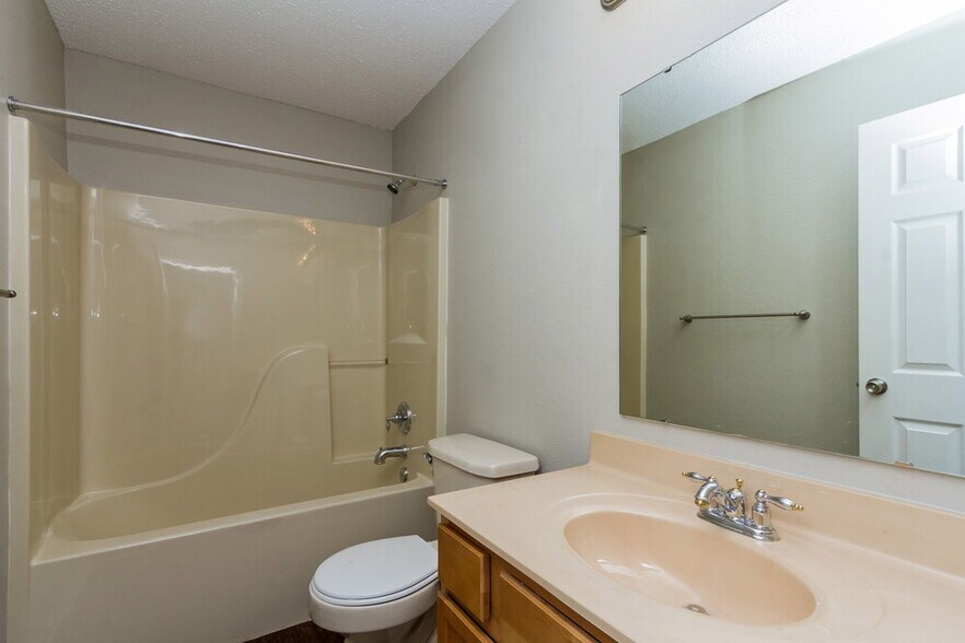 Building Photo - 5617 Sweet River Dr