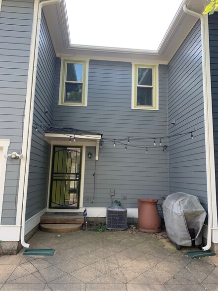 Back patio - 428 E 11th St