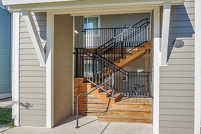 Building Photo - 273 Alexandra Rd