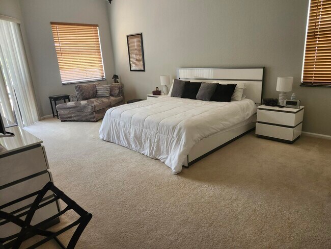 Building Photo - 11727 Paradise Cove Ln