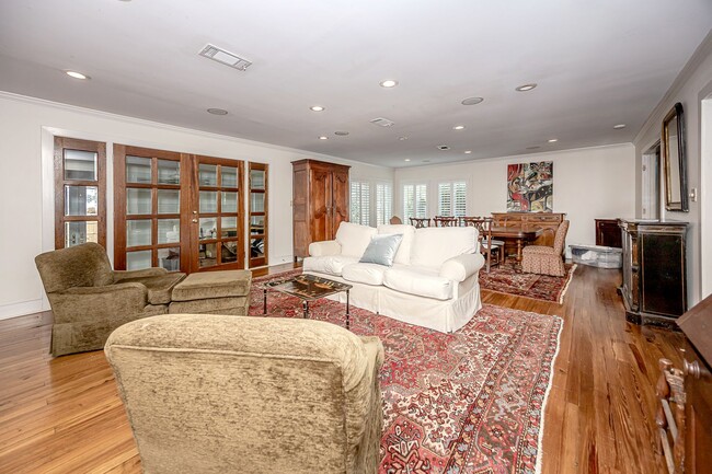 Building Photo - Coastal Living at Its Best – Fully Furnish...