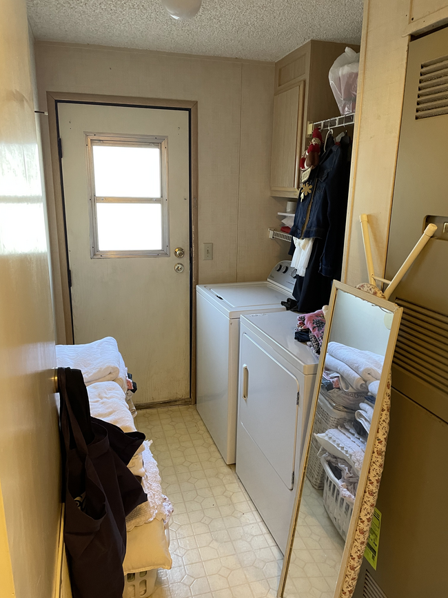 Laundry room - 14955 Avenida Venusto